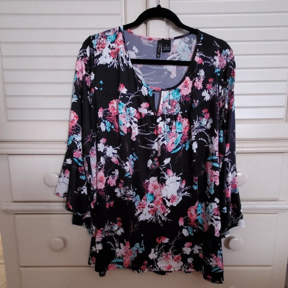 Floral Bell Sleeved shirt Women's 1X